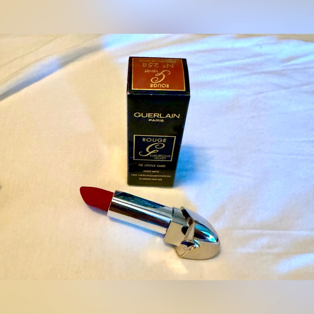 GUERLAIN Rouge G Lipstick - Vibrant Red